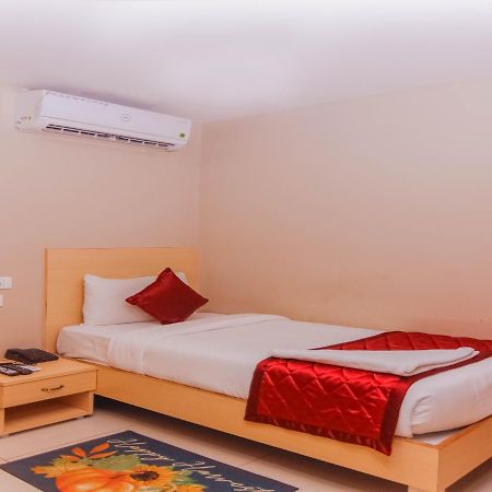Hotel Vinayaga Tiruppur Extérieur photo