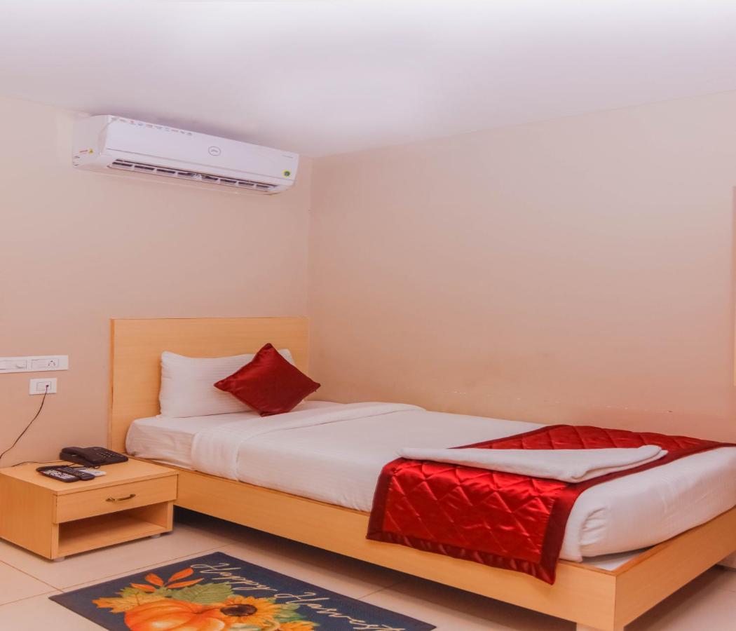Hotel Vinayaga Tiruppur Extérieur photo
