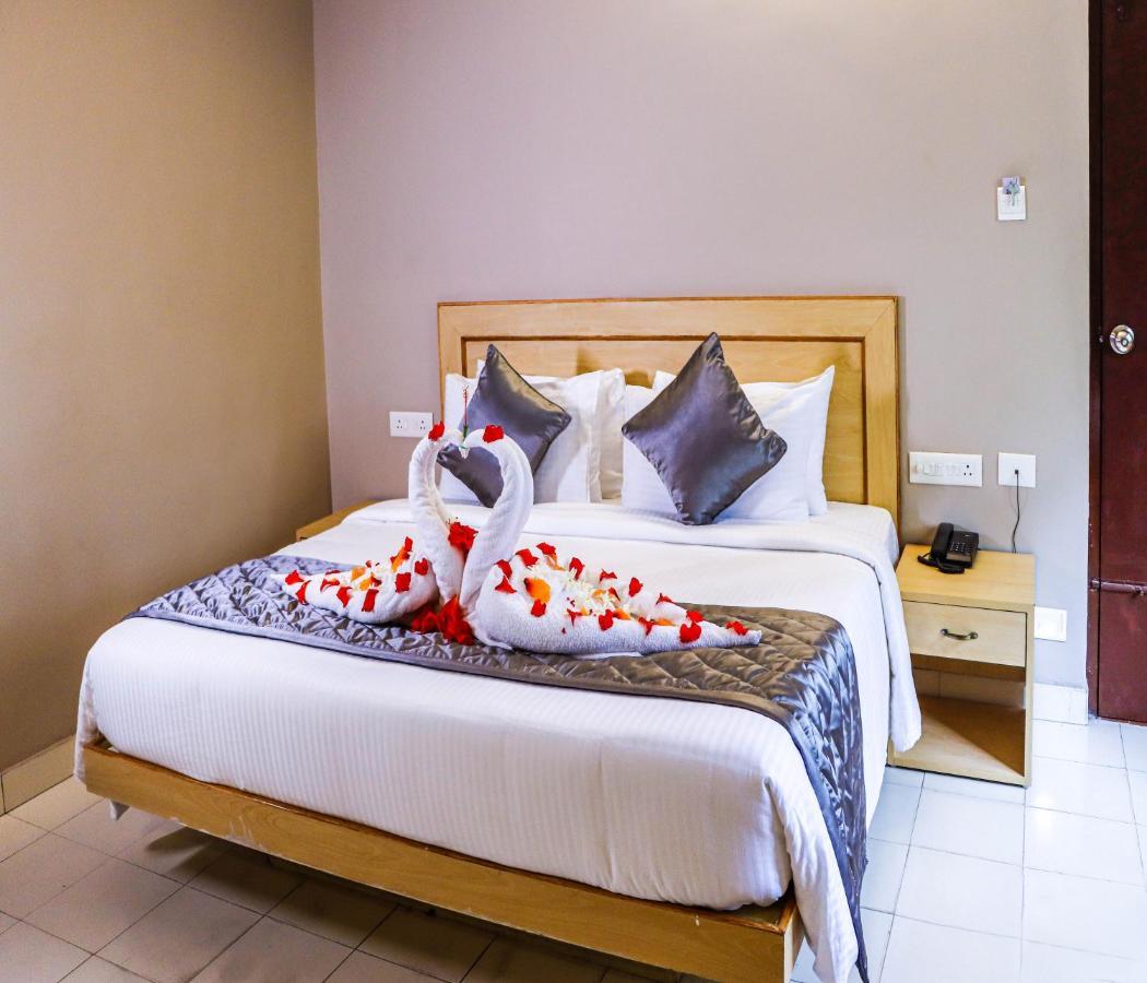 Hotel Vinayaga Tiruppur Extérieur photo