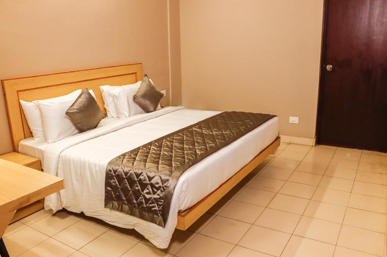 Hotel Vinayaga Tiruppur Extérieur photo