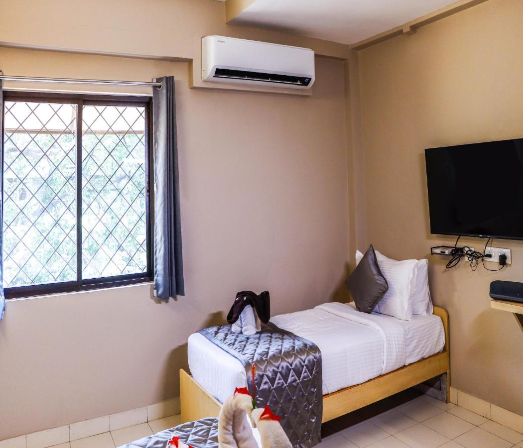 Hotel Vinayaga Tiruppur Extérieur photo