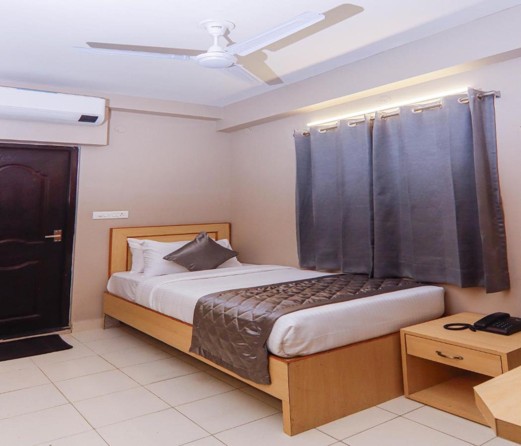 Hotel Vinayaga Tiruppur Extérieur photo